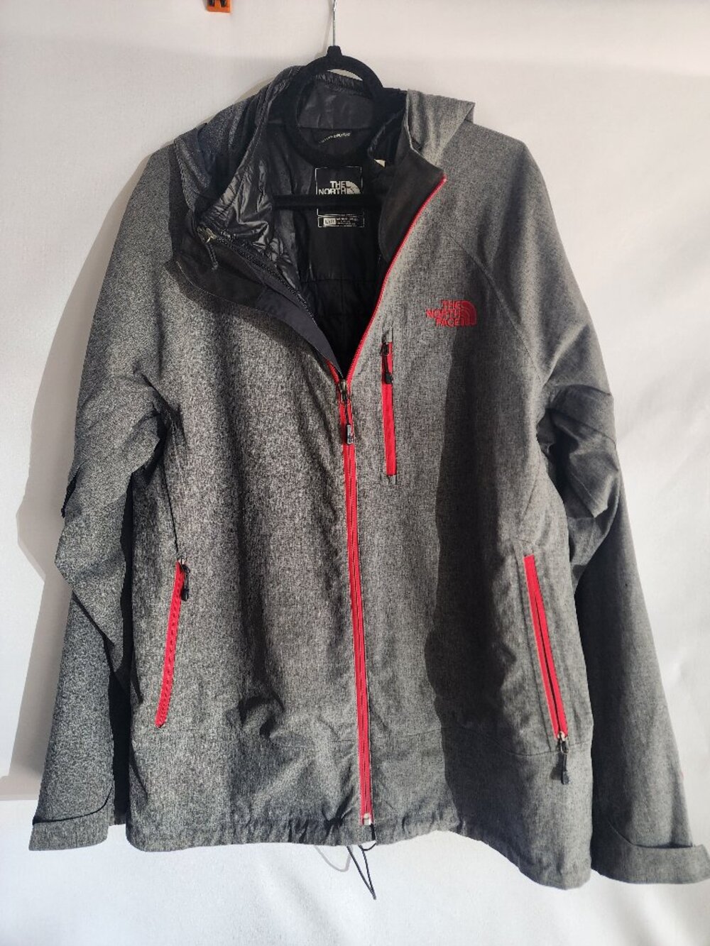 The North Face Men’s Hooded Jacket – Size Large